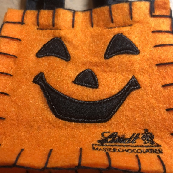 π Halloween Pumpkin Jack-Oβ-Lantern Lindt Master Chocolatier 4βx4β Felt Bags π - Picture 7 of 7